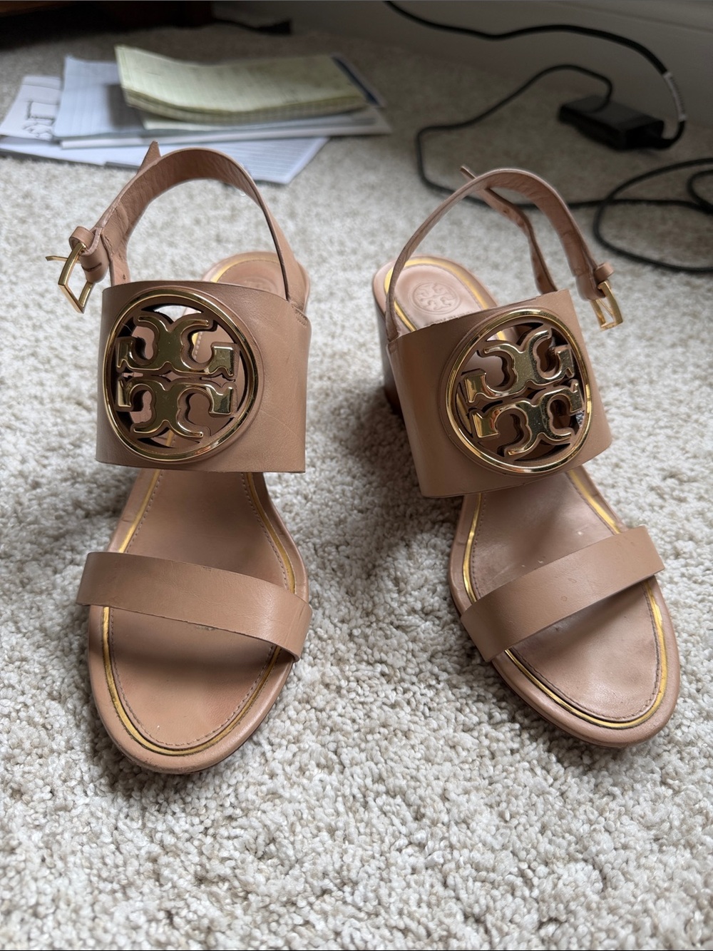 Tory Burch Brown Leather Wedge Sandals with Gold Logo - Picture 4 of 4